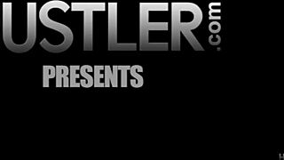 黑丝黑美人公司给大屌员工口交吞精