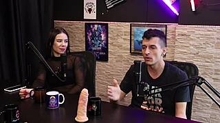 O Pedro Fala Da Playboy E Santa Caliente Quando A Negra Gostosa Se Assusta Com O Pau Do Negro Top Delícia - Dieni Gaúcha E Pedro Albuquerque