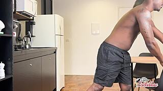 Cleo Cadillac O Encanador Veio E Enterrou Seu Cano No Meu Cuzinho