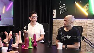 Eilani Quina E Victor Luciano Upper Toys No Swing Cast Completo Sheer Red