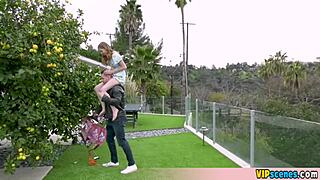 可爱娇小18+少女Ava Parker被继兄猛操