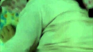 瘦弱中国少女用力骑小鸡巴！