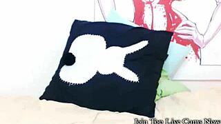 Cute Sexy Asian Masturbating Live on Cam, So Hot!