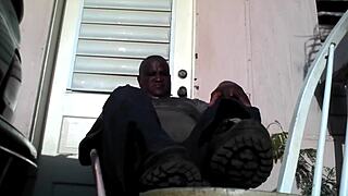 i need a slave to worship my big feet after work