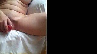 I told the mature girl, Toy your pussy with anal.