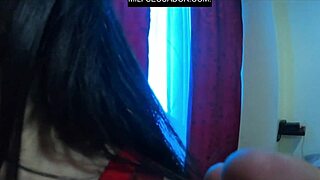 zamira culona con su primer disfraz y la potra aleja con la camiseta de ecuador viendo el partido