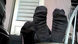 i need a slave to worship my big feet after work