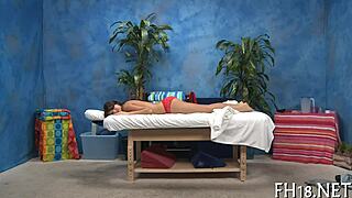 按摩变成热辣隐秘故事。