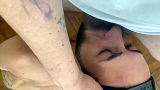 狂干年轻嫩妹热辣做爱