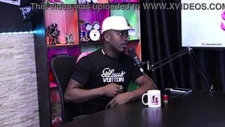 A pele do pau dele grudou na boca da mulher com aparelho e o boquete foi