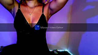 性感黑妹大秀诱人身材