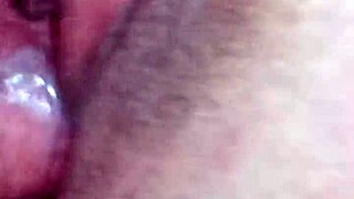 fodendo e gozando no cu da novinha