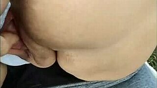 我在田野里扣骚逼自慰