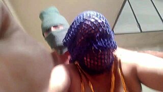 Does hubby eat pussy in these homemade clips?