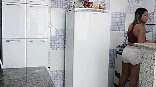 Peguei A Gostosa Da Empregada Fritando Um Ovo E Meti No Cú Dela