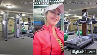 娇小亚洲莉莉·科赫18+独自挑逗骚逼