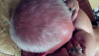 Mature Couple Licks Pussy With Click Noise!