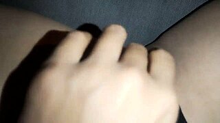 Me Encuentro En El Auto Sola Y Con Ganas Me Toco La Vagina Que Rico Me Mojo Sin Verga