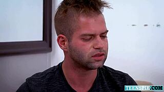 Sophia Sweet's much needed orgasm in amateur riding session