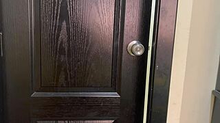 entro al baño y veo a mi hermanastra cepillandose los dientes