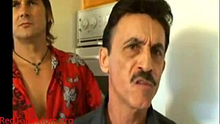 骚货出轨熟女群P，我才不娶她