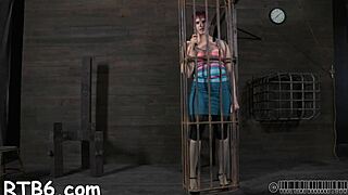 Hot slave feels delight in blowjob