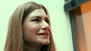 饥渴老师莎拉·萨尔特里吞下四个大黑鸡巴