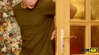 she says, 'watch this stranger lick my ass in the rim4k game'