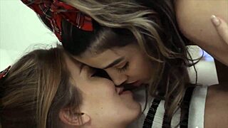 凯莉·火箭和莉娅·温特斯 - 60帧