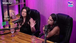 Ela Chupou A Bucetinha Da Amiga No Estadio