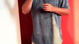 Pizza delivery guy arrives, I pay with my body