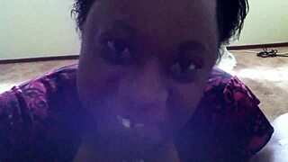 Ebony girl gives sloppy oral head like a pro 😋