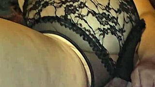 孕妇宝贝用假阳具和玩具调皮