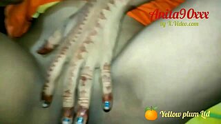 印度Anita Bhabis第一次操，然后她尿尿😳