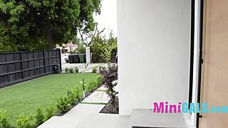 和Aria Valencia捉迷藏操逼？