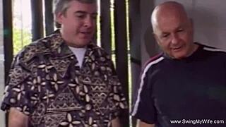 婚礼熟女激烈3P狂干