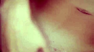 tocando siririca e pedindo rola na cam 😏