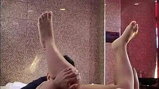 Room casting 7: Kimberly lets her ass be licked with legs wide open 😘