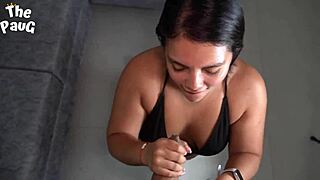 me encuentro un desconocido en piscina y me folla duro en hotel