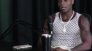 Ela começou em uma festa de suruba gay e um produtor convidou para gravar mas nunca teve interesse em produtora - Will Mastro sheer red