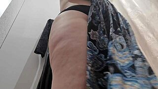 Italian Chubby Stepmom Flashes Leather in Public Shop!