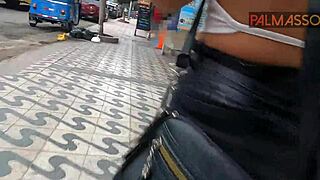 por favor paga el taxi desconocida no tiene dinero para pagar su carrera al taxista y me pidi� ayudarla a cambio de follarla en un coche