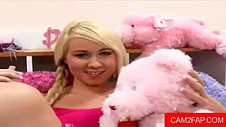 Big Dick Makes Her Cum Hard On Ass