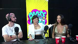 Ela voltou novinha com peito gostoso na anal