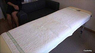I massage the housewife to cum