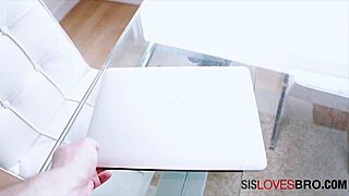 书呆子义妹Amina Allure热干😏