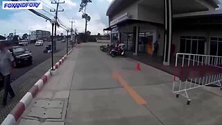 risky quick blowjob in the public toilet 😏