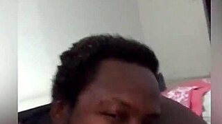 舔继妈闺蜜骚逼舔到疯！