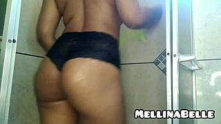 Um banho quente e uma bela gozada bem relaxada - mellinabelle