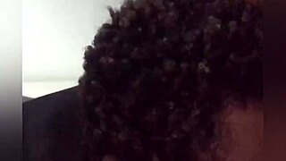 舔继妈闺蜜骚逼舔到疯！